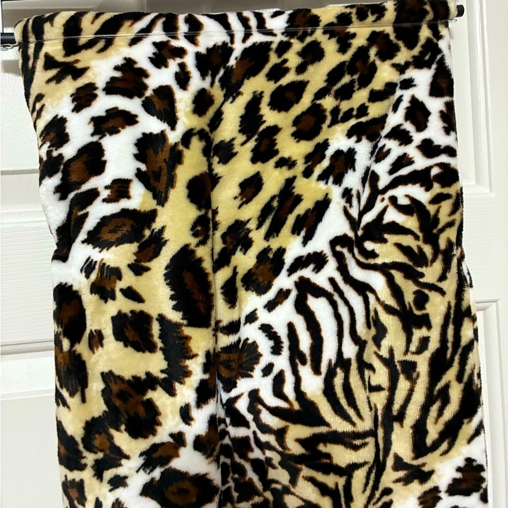 Animal print throw blanket